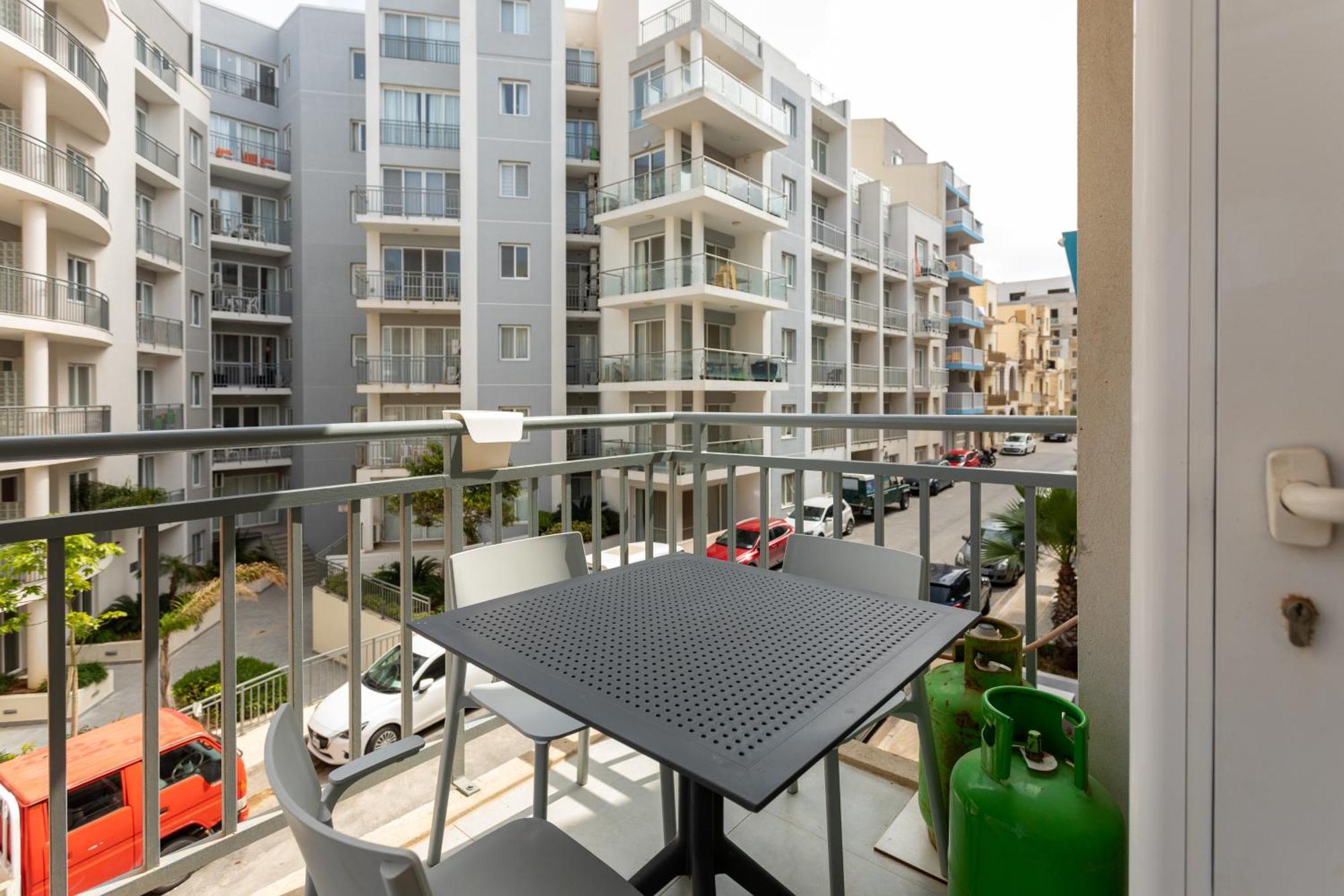 Red Rose Apartment Marsalforn Екстериор снимка