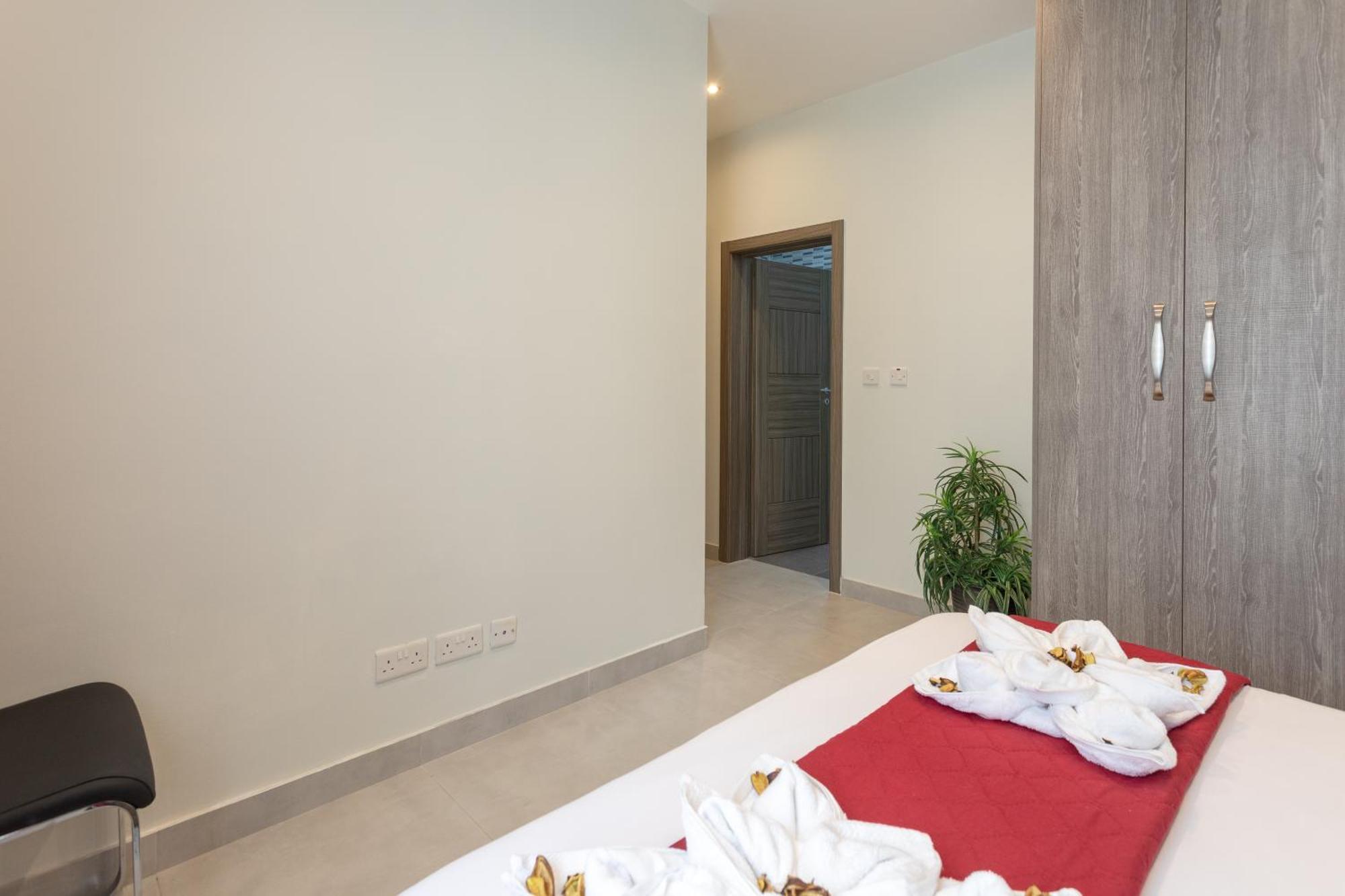 Red Rose Apartment Marsalforn Екстериор снимка
